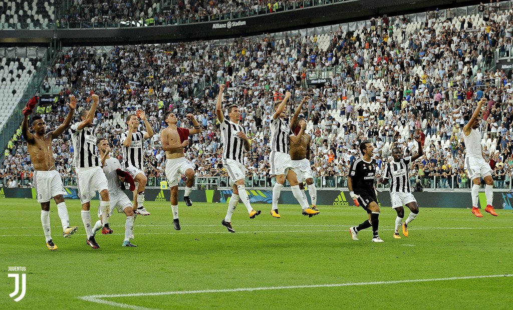 Riviviamo la prima vittoria all’Allianz Stadium con le più belle 📸📸📸 di #JuveCagliari ⚪️⚫️ GALLERY 👉 juve.it/ecMt30ex56e 

#FinoAllaFine