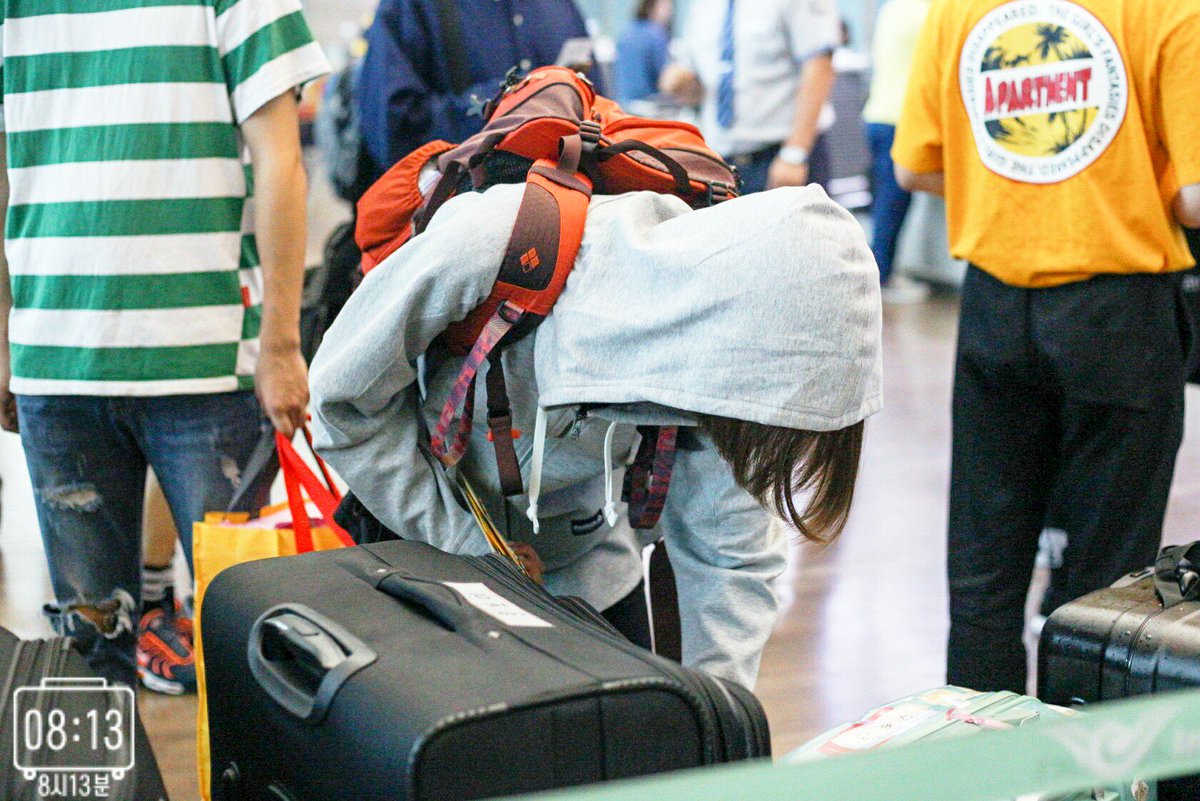 8h_13m's tweet photo. 170820 인천공항 출국 #에이핑크 #윤보미 (@Apinkbm) Preview🌟 https://t.co/fa6t6AR7bR