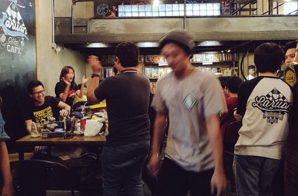 gabnomods's tweet photo. @laruanatbp Love seeing and hearing how much fun people have here. Panay tawanan, sigawan habang may kumakain sa tabi. Goodvibes talaga. https://t.co/fXgbE8CGzd