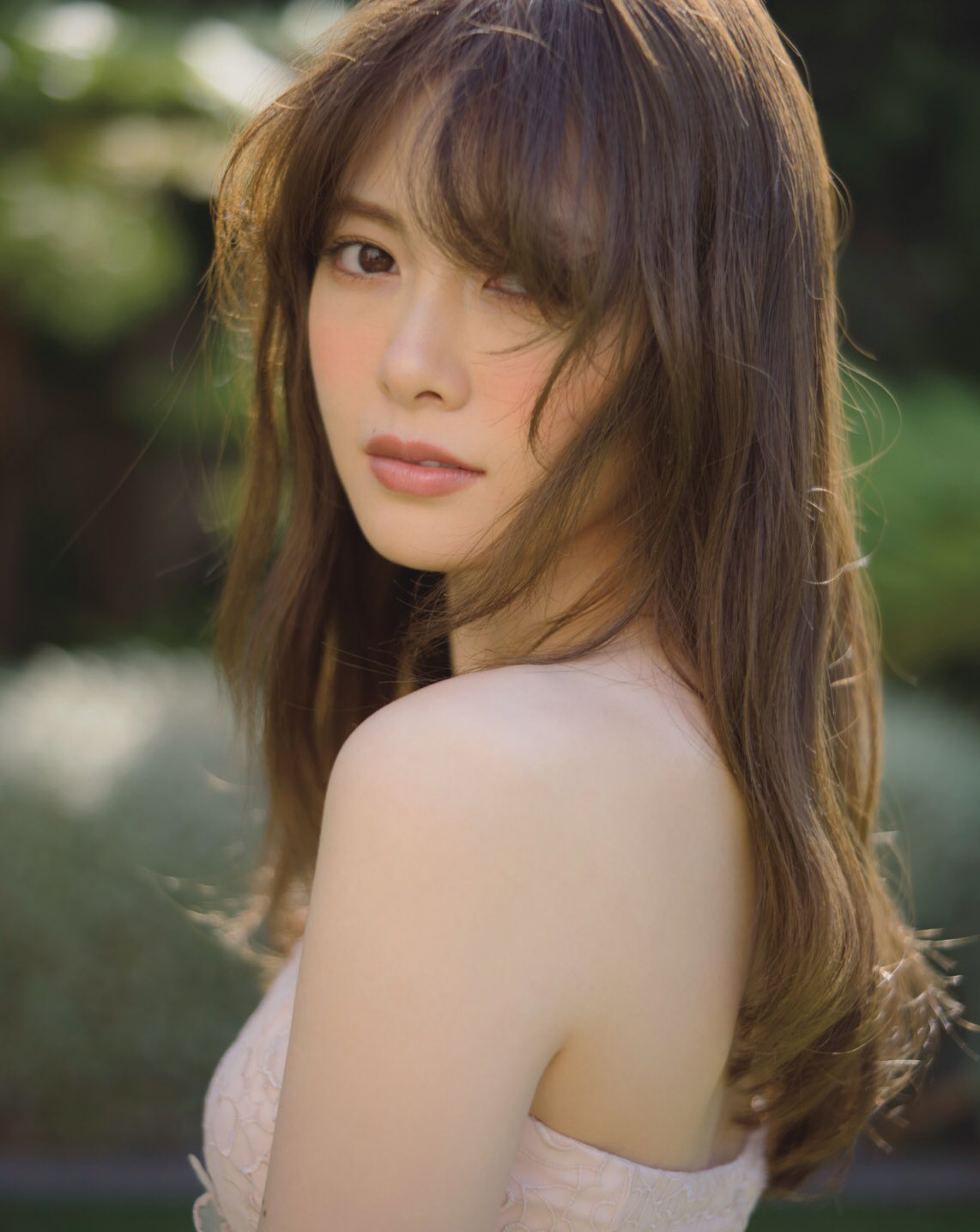 白石麻衣写真集パスポート【公式】 on X: 