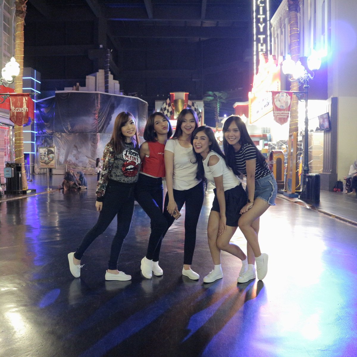 25MutiChiBi's tweet photo. Thank youuuu @TransStudioBdng ❤ https://t.co/FSaPg6pq1q
