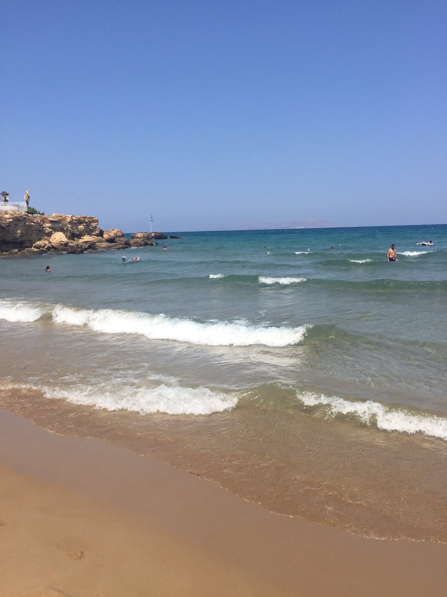 CFitz_NQM's tweet photo. Love @byromandbyrom Sunday summaries, can even read it on the beach in Greece ☀️🌊#summerhols #studentmw https://t.co/jHercPnVJc