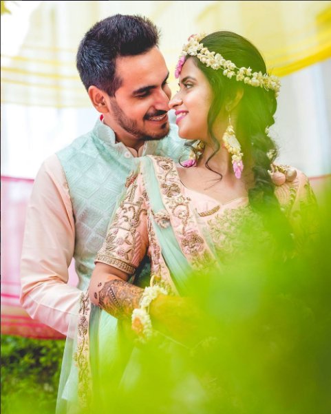 Wed_Wise's tweet photo. In Color Coordination lies the Chemistry ❤️ 
Picture: avnish_dhoundiyal

#weddinginspiration#brides #weddings #weddingphotography #WedWise https://t.co/gq8rhQcGDz