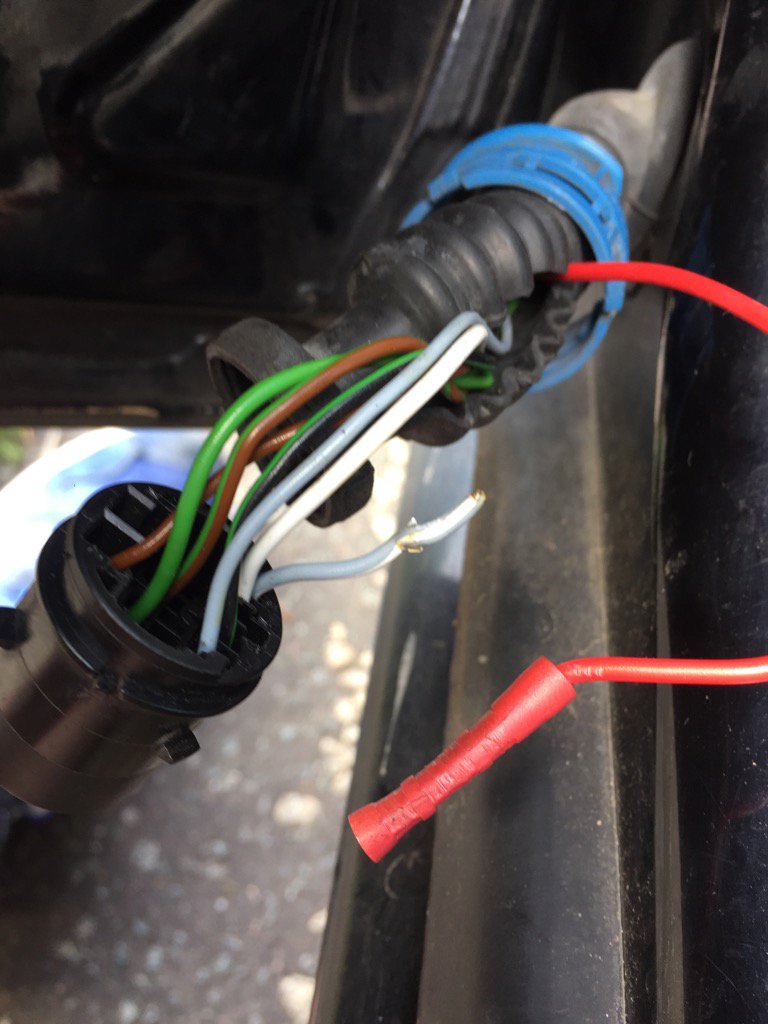 zackmoir's tweet photo. To risk trying to fix it myself or not to risk trying to fix it myself - that is the question #IHateCars #NotASparky https://t.co/TziNuOCwkW