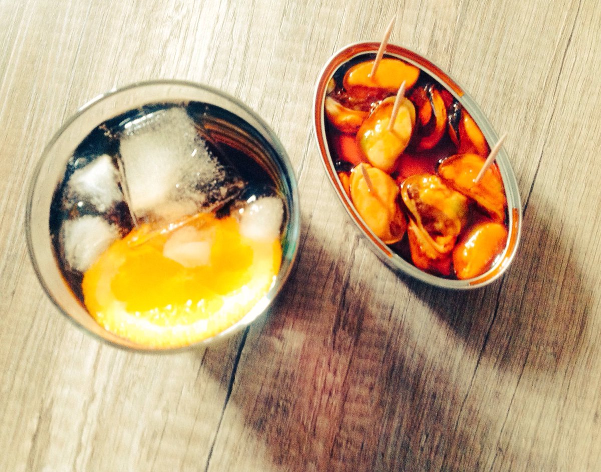 tabernasmadrid's tweet photo. Ya queda poco... #LaHoraDelVermut #vermut #aperitivo #mejillones #color #sabor #amigos #tapas #tapeo #Las12 #Domingo #FelizDomingo #Madrid 😉 https://t.co/669C4XCLAS