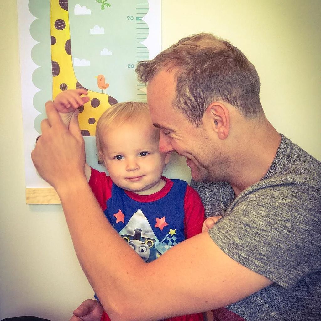 BakeandBaby's tweet photo. How big is Jack.... soooooo big!! #babyboy #heightchart #giraffe #daddysboy #hessocute #lovehim #tallbaby #sundaym… https://t.co/YOBSuqttcz https://t.co/hw9p7lwjt3