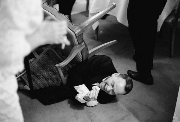 Téléchargement gratuit Images Photos Histoires On Twitter Frank Sinatra Tombe De Sa Chaise actualisé par