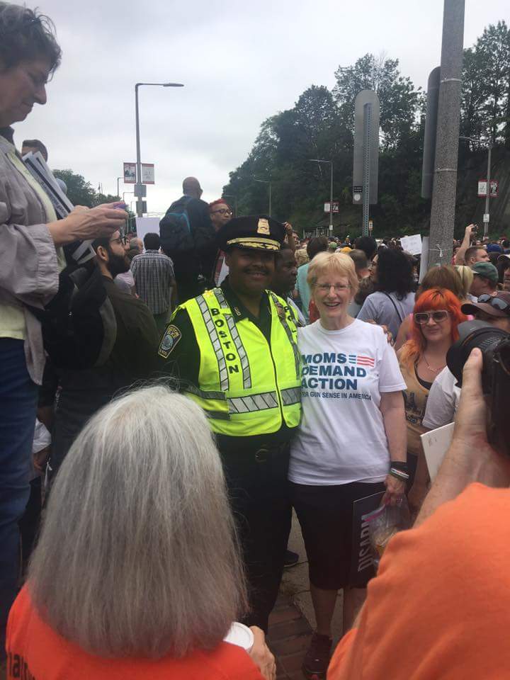 LaborTalk's tweet photo. @realDonaldTrump look at all the anti-police agitators in action... https://t.co/7tfyxjU4aa