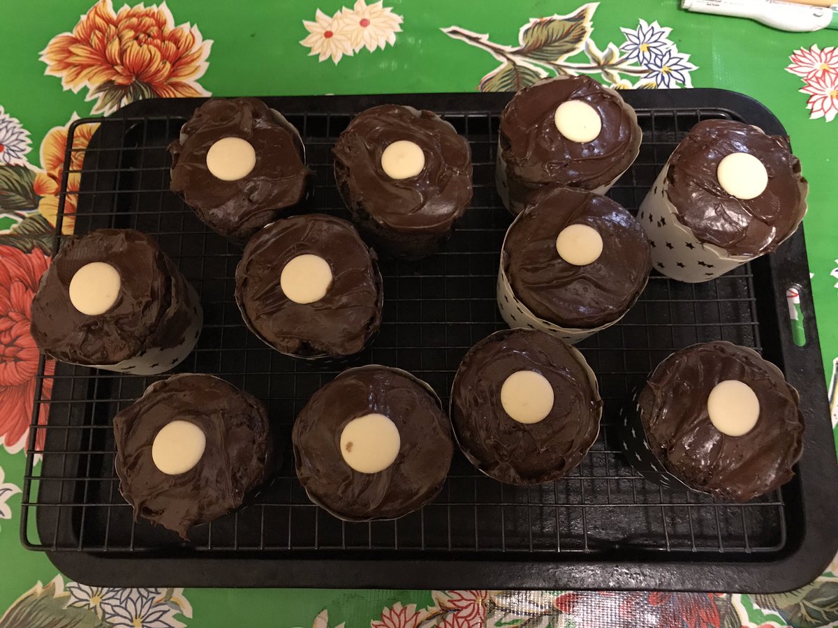 bjvet's tweet photo. It's @RSPCANSW #cupcake day tomorrow . Come in and enjoy ! https://t.co/gkSDuu8AKz