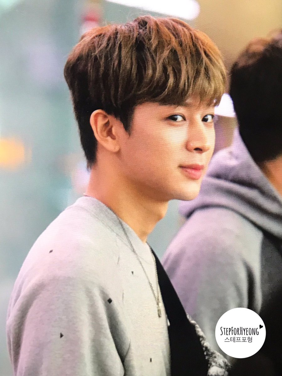 StepForHyeong's tweet photo. 170820 윤형이 오늘은 기분이 참 좋다.❤️

#송윤형 #YunHyeong #아이콘 #iKON https://t.co/3VCDeqq06s