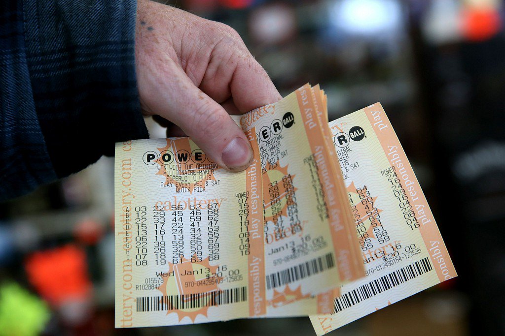 Powerball jackpot climbs to $535 million after no winner drawn on.11alive.com/2xf2rUu https://t.co/ddH4kQTwfK