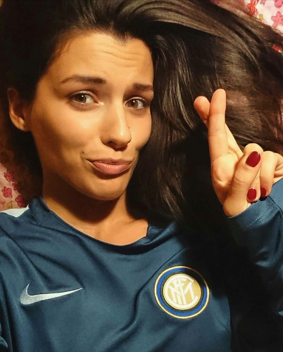 inter_latino's tweet photo. Todos estamos cruzando dedos hoy. 😍 #InterGirl https://t.co/GOTa3fsjBr