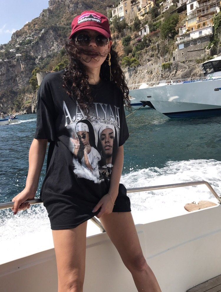 HomageTeesUK's tweet photo. Aaliyah tee now online 🙏🏽🛥 #RocktheBoat [Subject to limited availability]
https://t.co/Hz9lLcb2eY ✨ https://t.co/0tQmCpW8IK