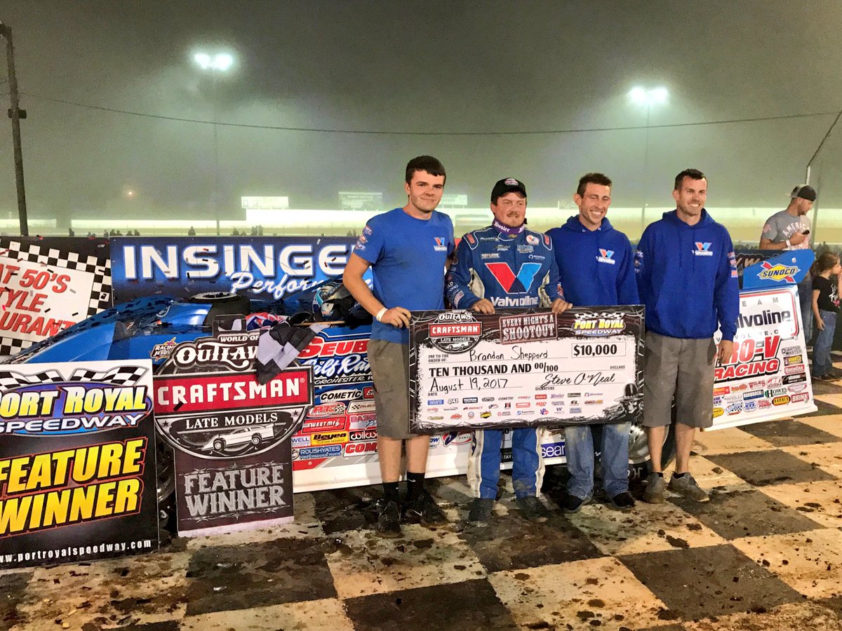 Rocket1_Racing's tweet photo. @B_Sheppard_B5 wins 13th @WoOLateModels race of 2017 in @Valvoline #Seubert @Rocket_Chassis #XR1 #Rocket1 @PortRoyalSpdway. #TeamValvoline https://t.co/RpejyEMjzz