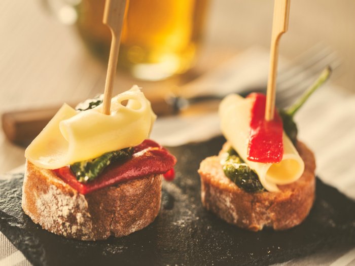 euroresidentes's tweet photo. 8 #Tapas muy fáciles de hacer con las que sorprenderás https://t.co/BMKyX2hUnP #TapasOriginales #Comida #Verano https://t.co/uiIZ4xrr4y