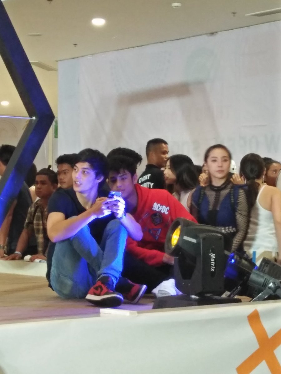 drnmlyn's tweet photo. Ang cute nyong dalawa. Paano yan? @donnypangilinan @arturodaza #TurDon https://t.co/JIhipVaKYE