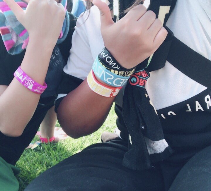 rikaoralmaho's tweet photo. ワイバン最高。キュウソはセイヤさんめっちゃ近くて、keyは、義勝のベースかっこよすぎ、オーラルは初モッシュ参加できたし、ドロスはとにかくかっこよすぎた。SiMは、モンキーダンス楽しすぎ。ワニマは首死んだけど楽しかった、ラッドは終始鳥肌。最高だった。ほんとに最高すぎ🤤#wbfes https://t.co/HK7QJB6XxL