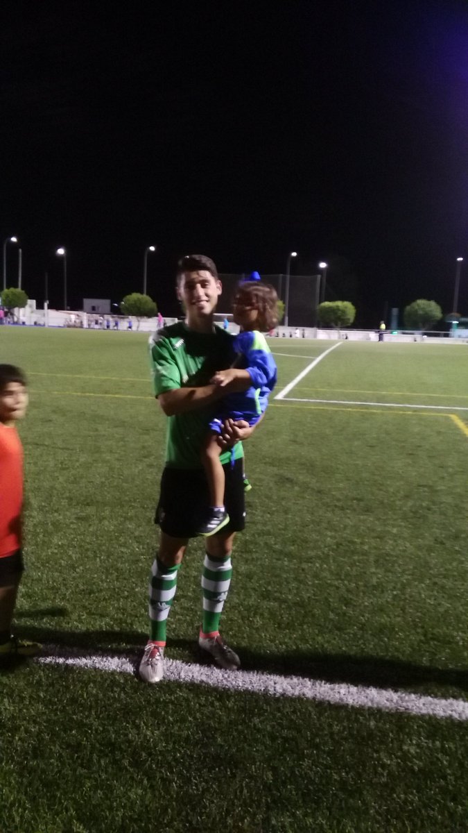 Buen partido aller del niño de mis ojos no dejando jugar al mejor estremo de la tercera para mi <a href="/enrikegalan18/">Enrique Galan Garcia</a> y ay con su fan numero uno