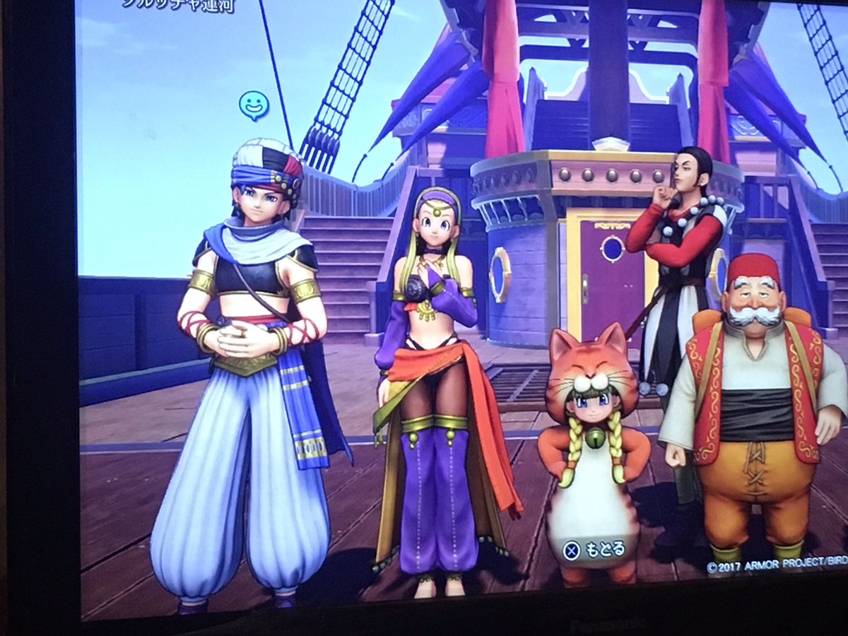 綺羅 左は いつも腕を組んでいる事が多いカミュ このポーズは珍しいと思い パシャリ 右は 大盗賊コスチュームで レベル上がった記念だったのですか このコスチューム露出度高けぇーな オイ 再認識ww ドラクエ11 Dq11 カミュ