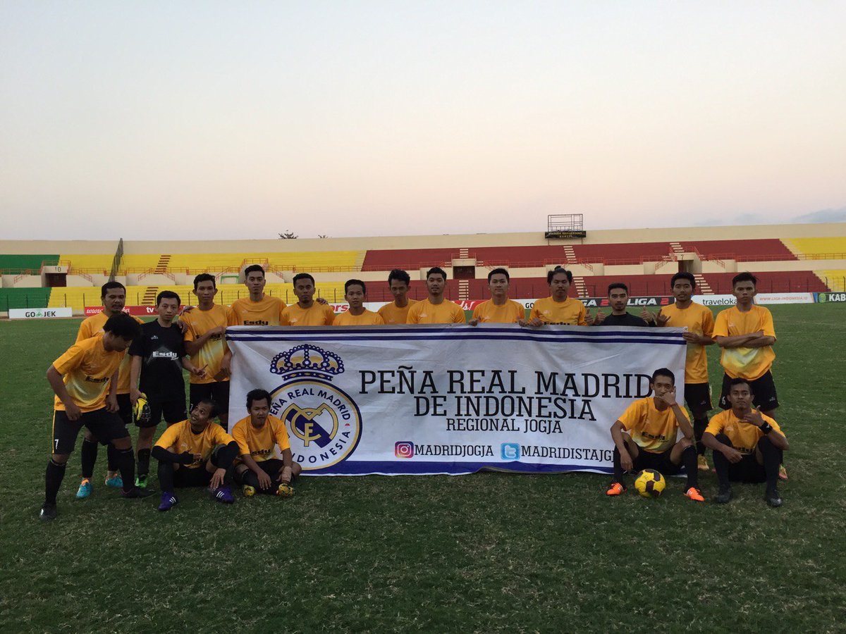 madridistajogja's tweet photo. Squad @madridistaJGJ Di Stadion Sultan Agung Bantul 

#TrofeoCup 
#MadridistaJogja https://t.co/NSyU706ioE