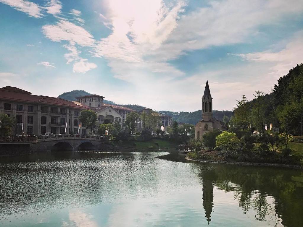 alkryzhanov's tweet photo. #china #zhejiang #beautiful https://t.co/Zku6PpYpat https://t.co/l1rYdYffeq