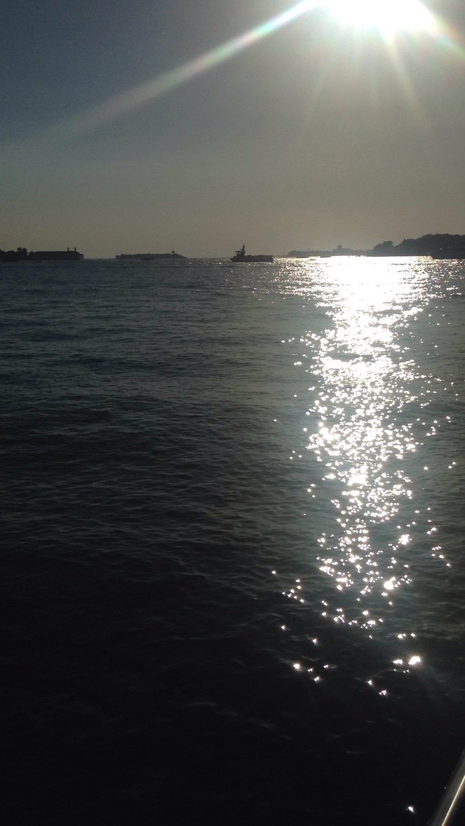 MadameSperelli's tweet image. Sun is shining and so are you #sweetsummerchild