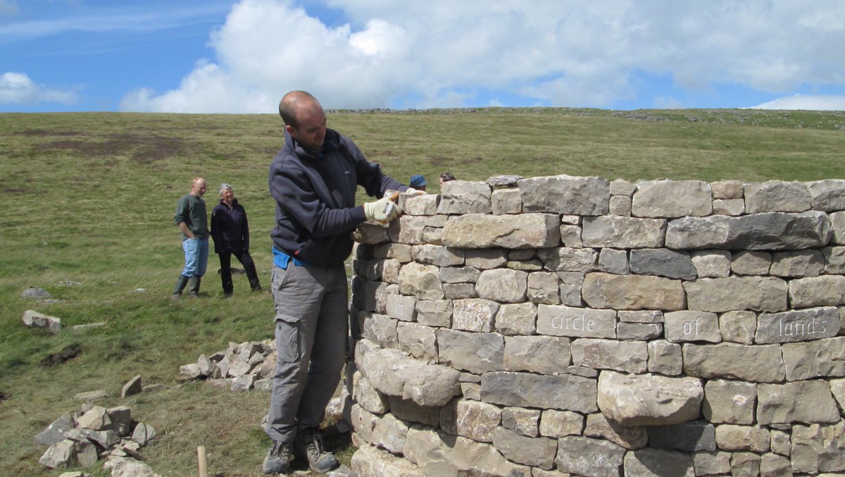 Cumbria_24's tweet photo. Master #DrystoneWaller #AndyMason creates unique treefold for @FriendsofLakes @VisitEden @eden_arts https://t.co/Tsl04llFSV https://t.co/n9rys4w1ej
