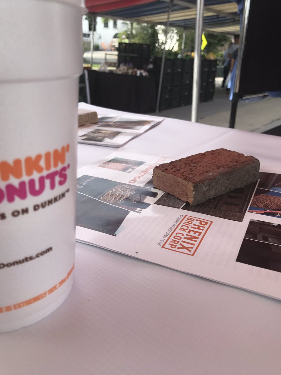 PhenixBrix's tweet photo. Phenix runs on Dunkin. You may be running by the Glen Ellyn French Market. Stop by and learn about #brickstaining https://t.co/1VrylpjQFz