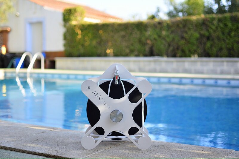 AblicuaSport's tweet photo. Nuestra #xinercial también se viene a la #piscina este #verano! Porque puedes #entrenadondequieras para con @ablicuasport  + info@ablicua.es https://t.co/UZl5PCRhgC