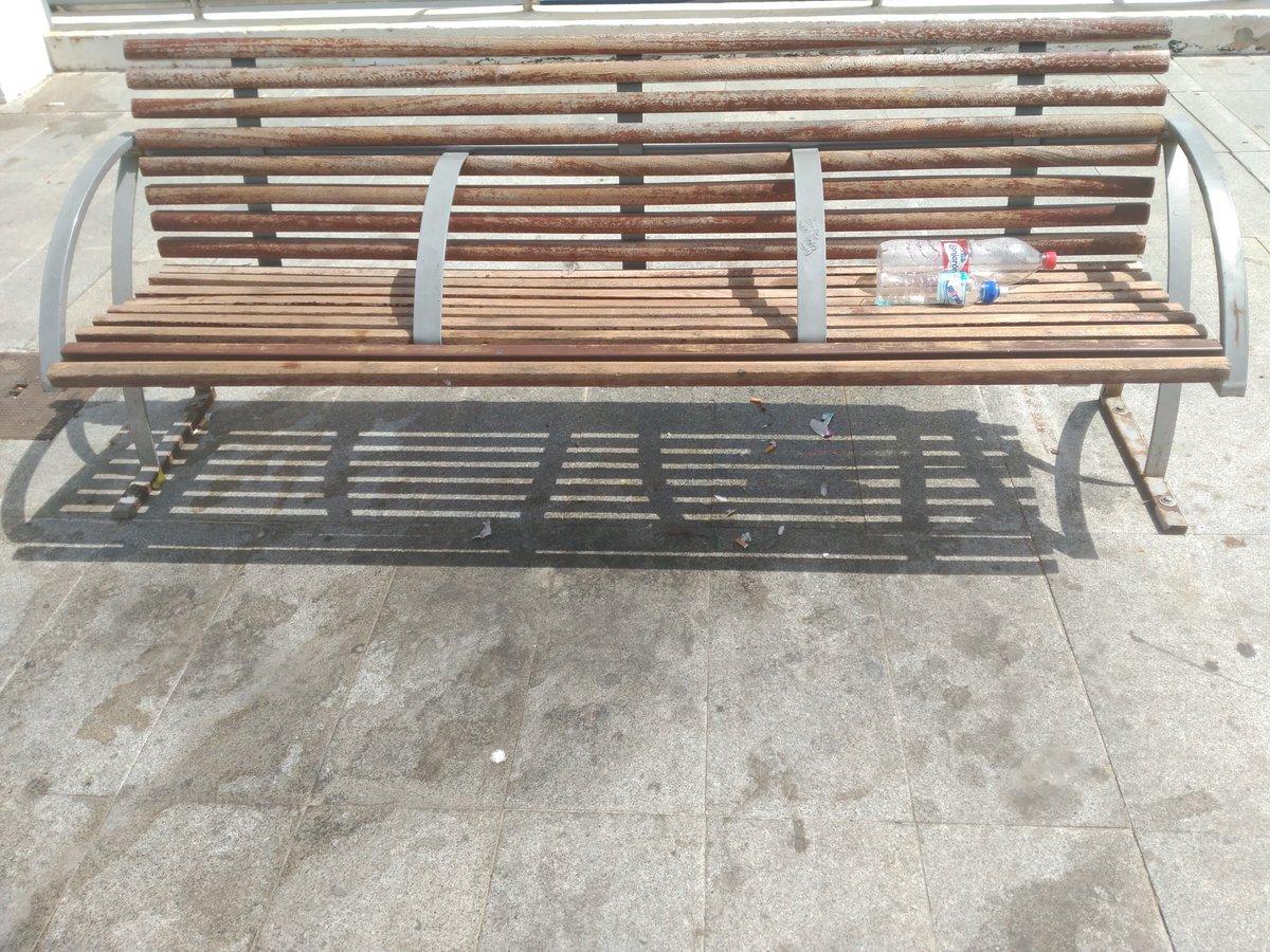 Mimi70959064's tweet photo. #quieromalagalimpia Señor Alcalde @pacodelatorrep  alrededores del Mercado del Carmen.Todo sucio @MLGparticipa @eliasbendodo  @RaulJimenezJ https://t.co/GU6hOaNhRk