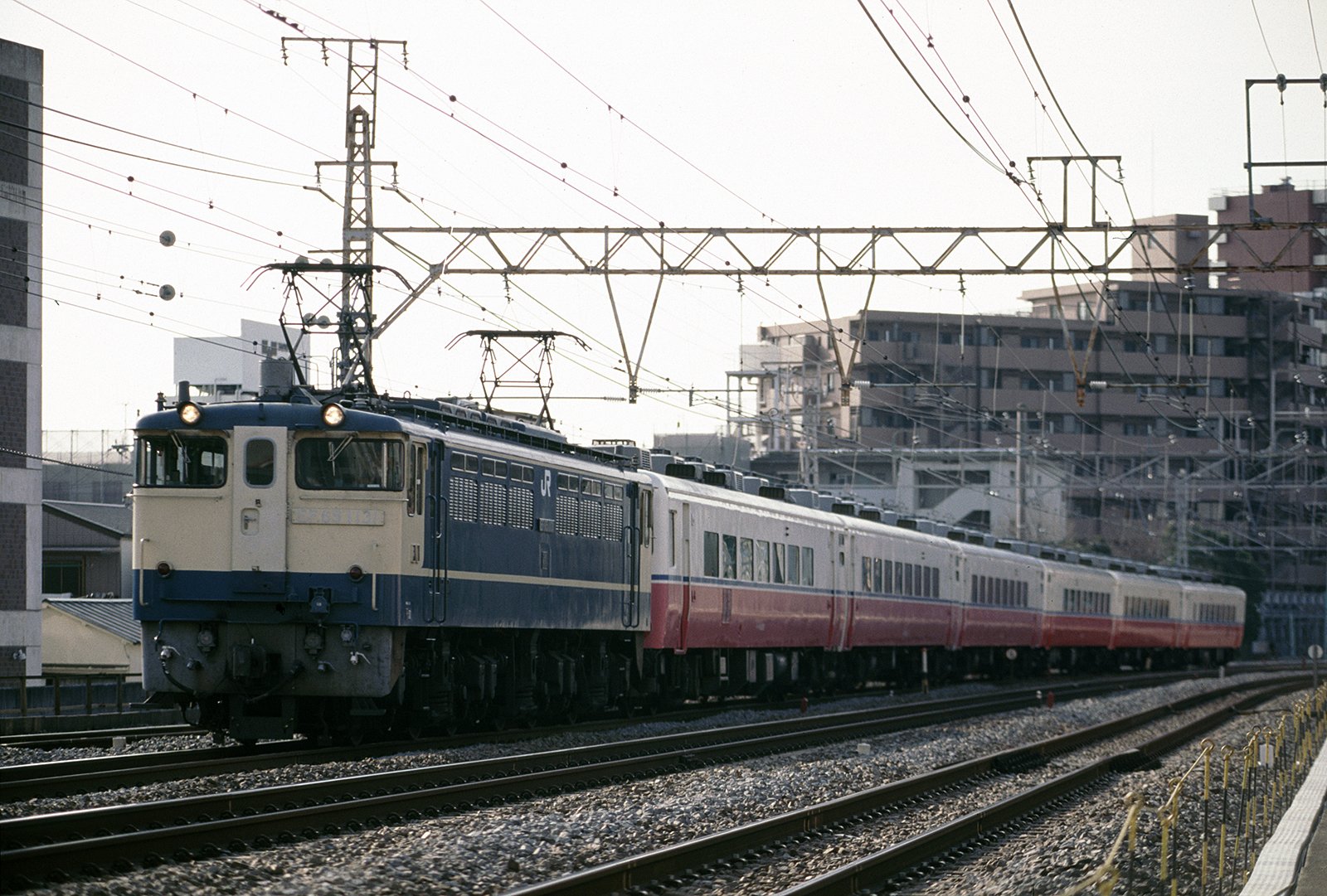 EF65-1105 ジャンク EF65 2036 | 貨物列車と機関車の写真館