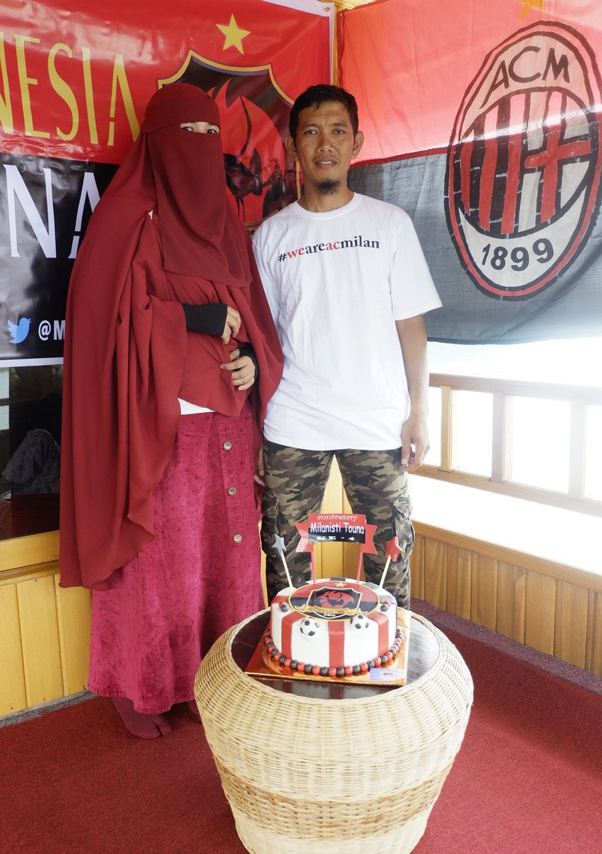 upload lagi (masih) dgn suasana 4nniv....
.
Cc :<a href="/MilanistiOrId/">Milanisti Indonesia</a>  <a href="/MIsezPalu/">MIsezPalu</a>
