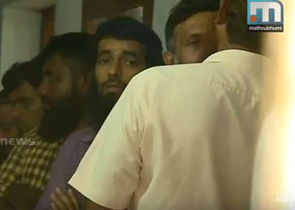 mathrubhumi's tweet image. മതസ്പര്‍ദ വളര്‍ത്തുന്ന ലഘുലേഖാ വിതരണം; 39 പേര്‍ ആലുവയില്‍ അറസ്റ്റില്‍ mathrubhumi.com/videos/news/ne… #ReligiousHatred