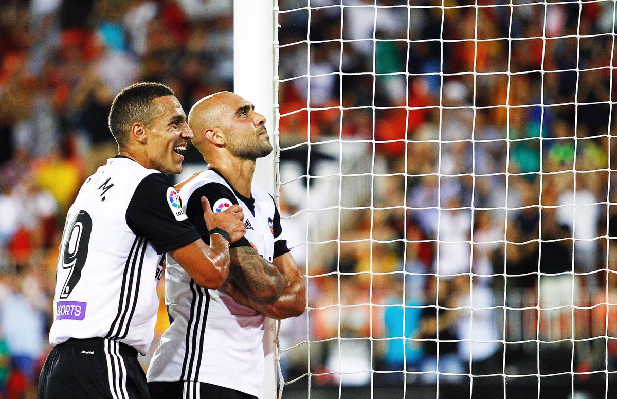 SimoneZaza's tweet image. Juntos somos más fuertes ⚽️🦇
#somVCF #amunt #laliga #LAFOLLIARENDESANIDIMENTE  @valenciacf