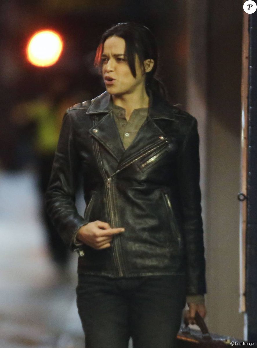MichelleRODfr's tweet photo. Bon dimanche à tous 🎬 🎬 🎬
#MichelleRodriguez
#FrankKitchen https://t.co/FDiuhEsuDP