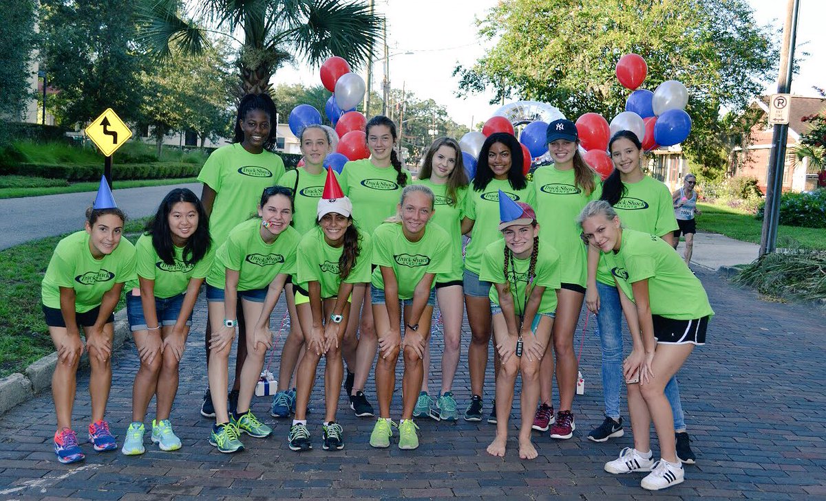 dphsXcTrack's tweet photo. #volunteering early Saturday morning @trackshack Celebration of Running 5k. 

#dphsxc #dphs #drphillips #ocps #giveback https://t.co/88n2Xfj3ml