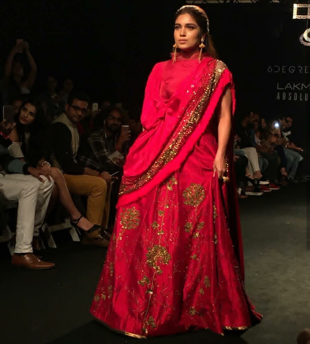 TeamBhumiP's tweet photo. A sight to behold! 😍😍
Princess Bhumi Pednekar @psbhumi walks the ramp for #Ruceru at the #LakmeFashionWeek @LakmeFashionWk https://t.co/UmUGvDMT28