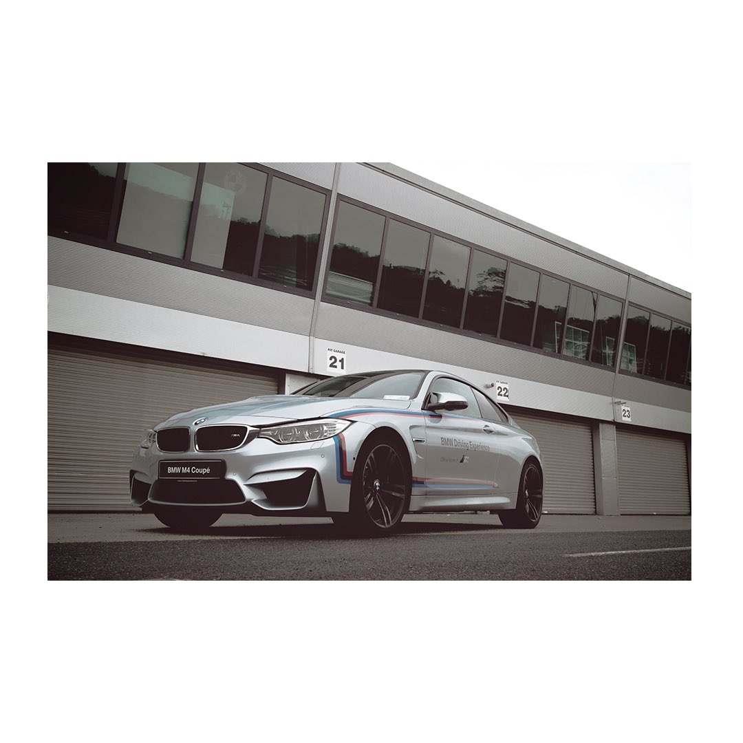 MotoFonikk's tweet photo. Fancy a spin in an actual M2 or M4? Guess who can make dreams come true #mondellopark #bmw #poweredbyM They also have a Mini Cooper S! https://t.co/45I67N9xow