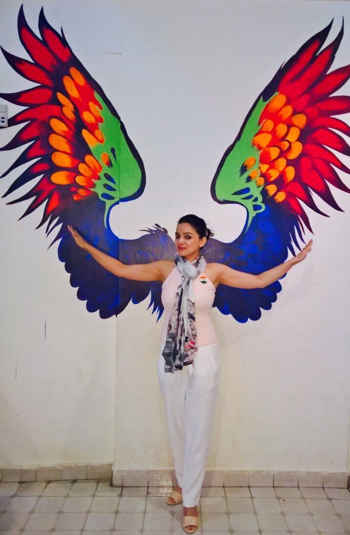chand_shanu's tweet photo. #Coloursoffreedom #Wingsofdreams #Bangalorestreet #StreetArt #DreamySky #Flywithme #DivewayThoughts #SmallThingsBigJoy https://t.co/gOpjoEqdA0
