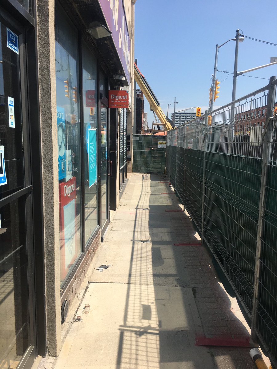 opmb100's tweet photo. @Kathleen_Wynne #seriously is this safe for elderly woman's to close her business and leave at night? Even a young man! @EglintonWest #OPMB https://t.co/eO5noZgbwp