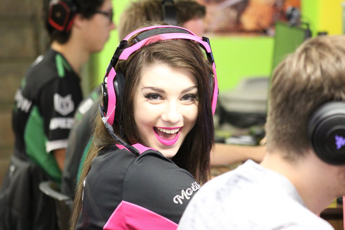 FrontSide_GG's tweet image. Here are a few pics from our LAN yesterday! We will post more later today! #FSeS