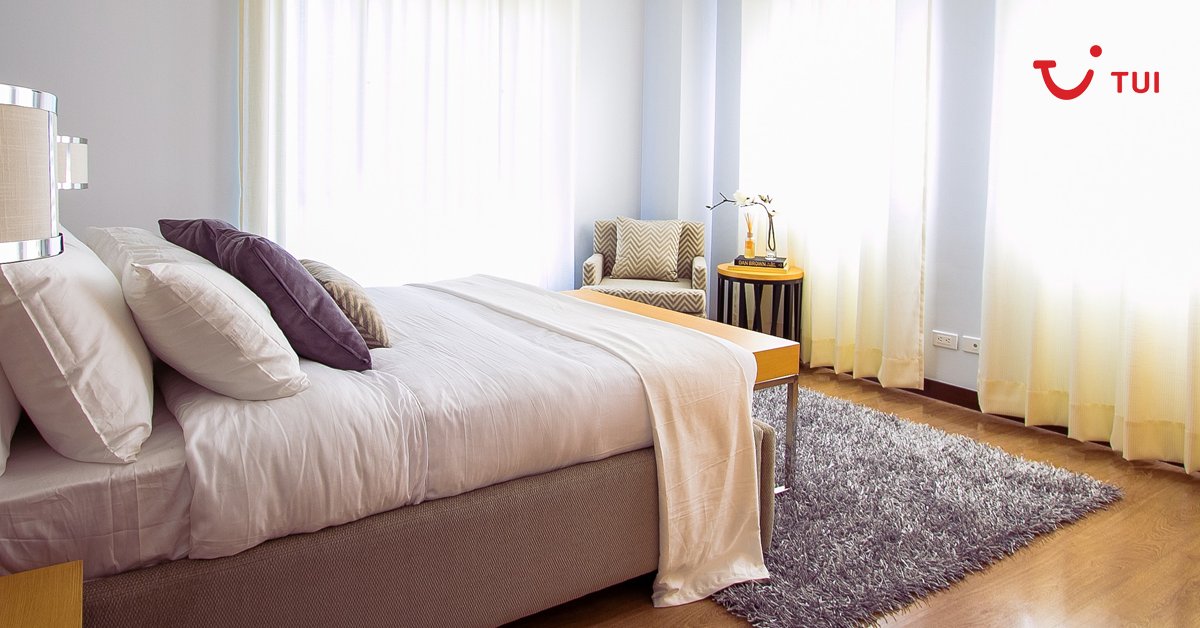 Busca hoteles nuevos en tu destino, suelen tener promociones de alojamiento. #TuipsbyTUI