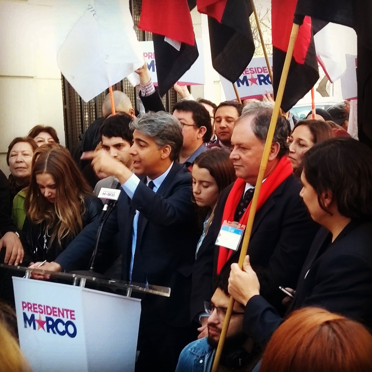 filiposanchezz's tweet photo. Ahora @marcoporchile inscribiendo su candidatura presidencial #Sevel #MarcoPresidente #Marco2018 https://t.co/mPvJcaqwsB