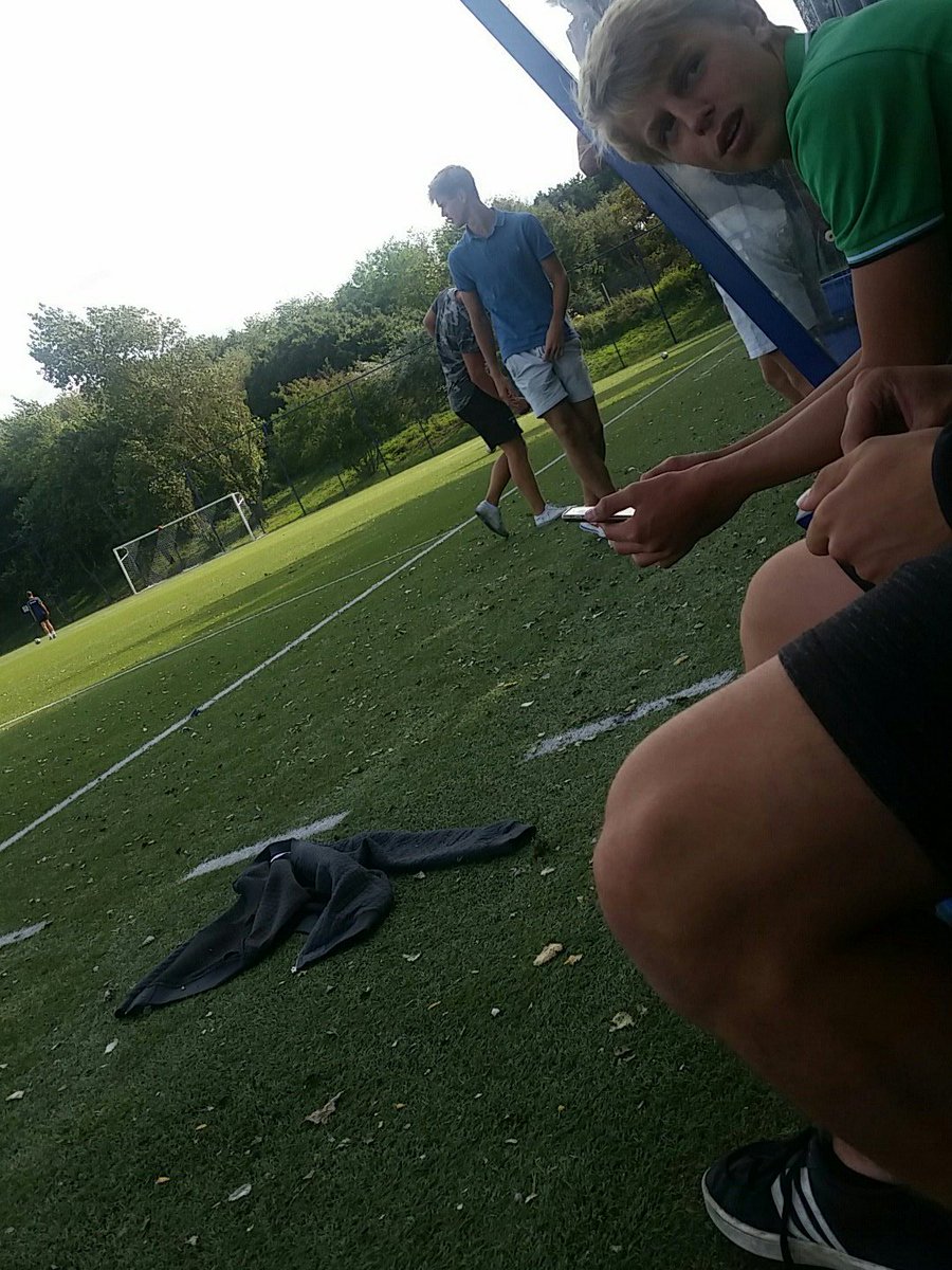 dk9aiii's tweet photo. Lekker een balletje trapen met de manne https://t.co/1CyDeEnDgN