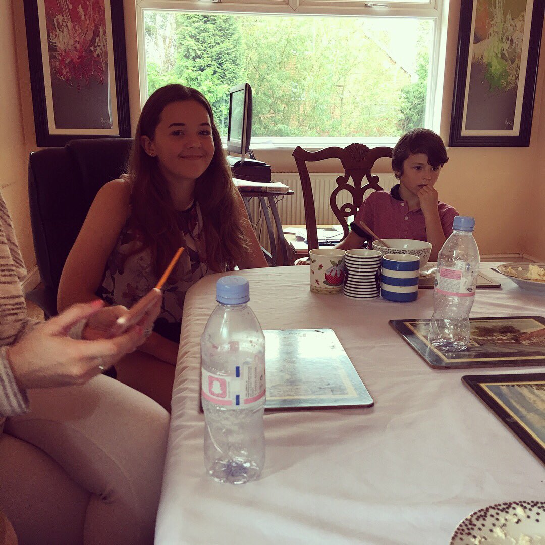 kp012v15322's tweet photo. This is what Sundays are made for!! #familytime #gettogetherwithfamily #sundayfunday #food #love #family 😍😍😍 https://t.co/kv4G3ywKAS
