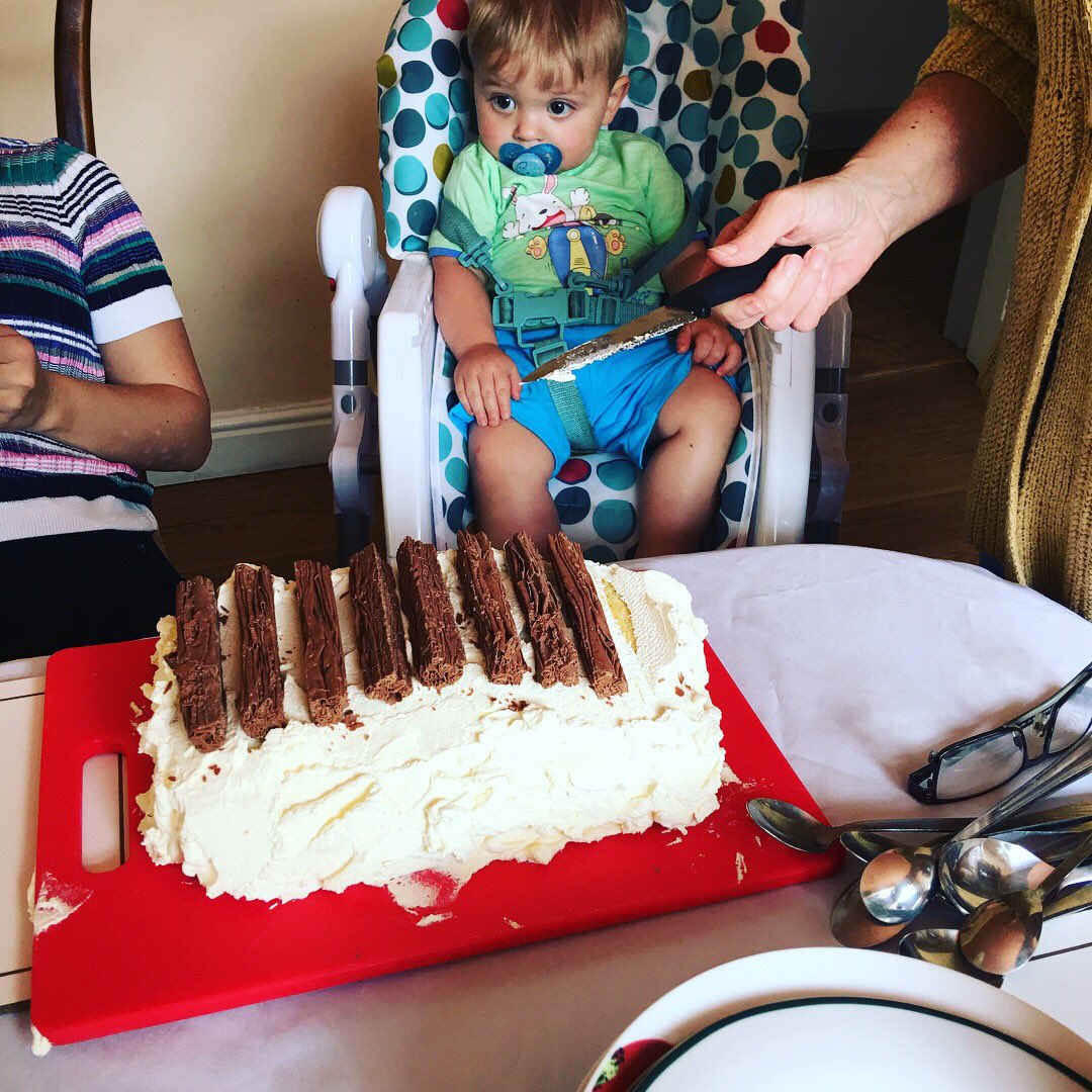 kp012v15322's tweet photo. This is what Sundays are made for!! #familytime #gettogetherwithfamily #sundayfunday #food #love #family 😍😍😍 https://t.co/kv4G3ywKAS