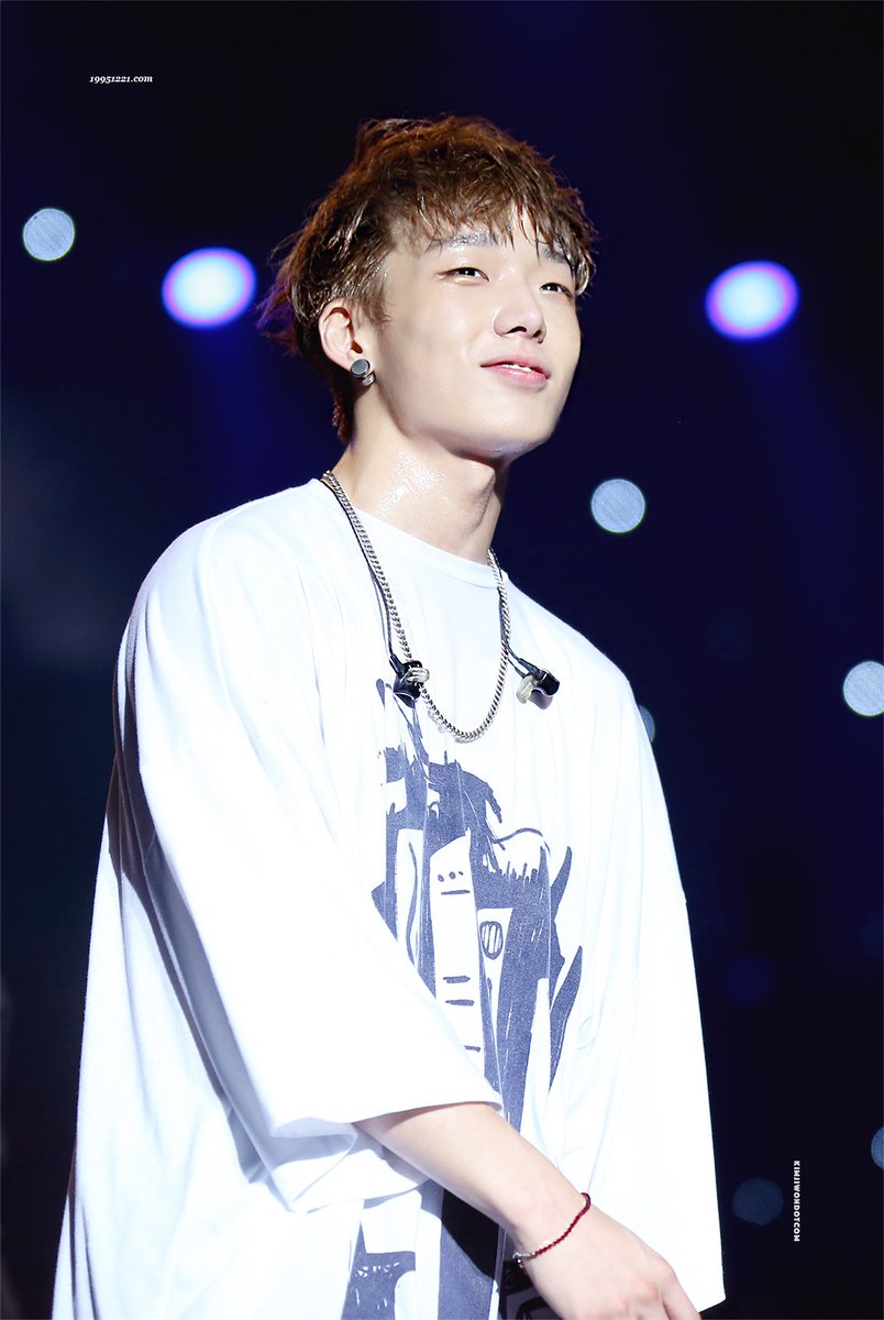 19951221_com's tweet photo. 170819 무브콘 
#바비 #bobby #김지원닷컴

찌원 너무 이뻐서 나죽고 나죽고)? 
(우효광님 따라하기.....) https://t.co/rC7zvDfXv6