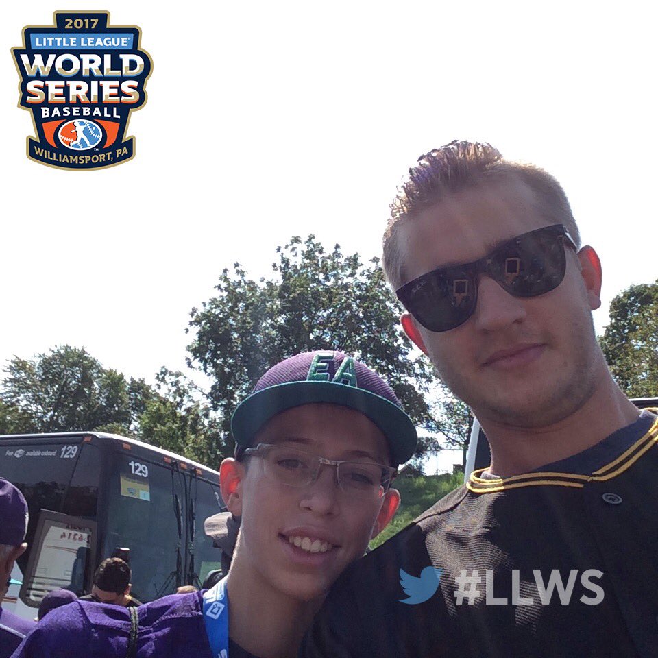 Little League On Twitter Selfies With The Pirates At LLWS 