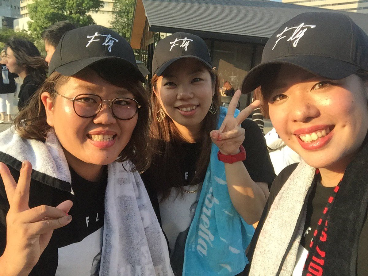 nagibuuuu's tweet photo. 最高のツアーファイナルでした。
やっぱり清水翔太好きだ。彼の音楽が好きだ。彼の作る音楽が好きだ。世界が好き。
出会えたfamilyもほんとに好き。
これからも清水翔太という人間の音楽を受け止めていきます。
二ヶ月間お疲れ様でした。
#清水翔太
#LIVETOUR2017FLY https://t.co/9kVBbkoN3K