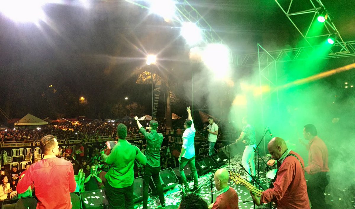 BinomioOficial's tweet photo. ¡Graaaaacias, Chinacota! ¡Todo un éxito la noche de ayer! #TourDefinitivamente https://t.co/ZUO6yVLt6s